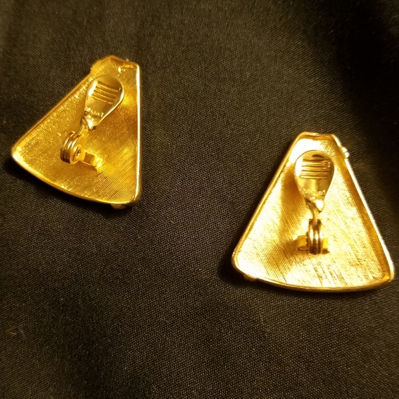 (Sold) Monet Vintage Signed Geometric Clip On Earrings - Picture 4 of 5